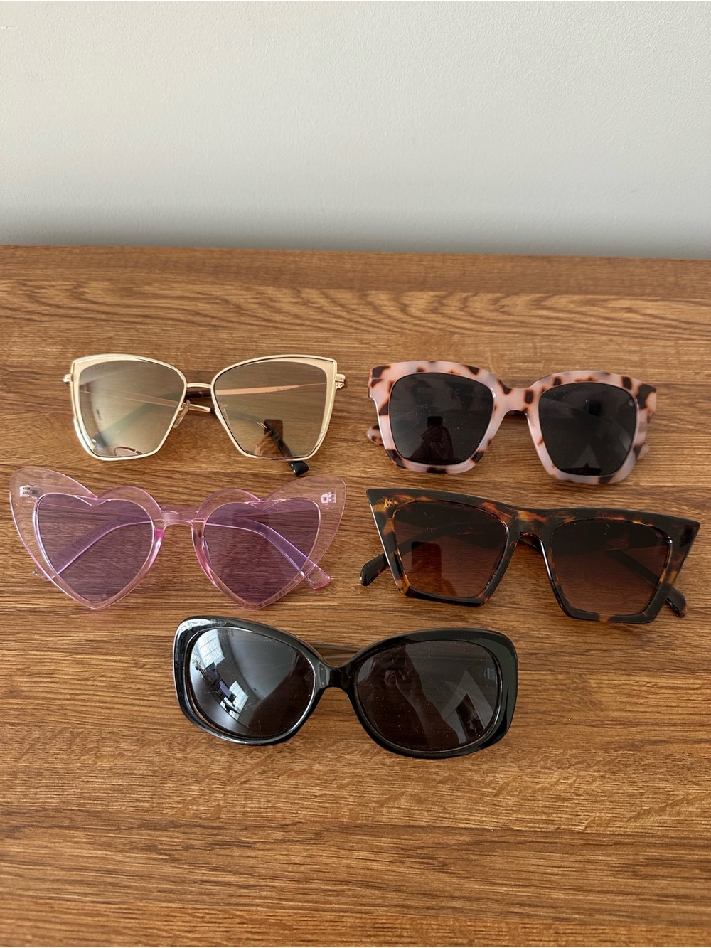 Assorted Women’s Sunglasses 5 Pack - Pink, Black, Tortoiseshell, Gold, Purple